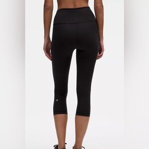 Lululemon Black Wunder Train High-Rise Capri 21”